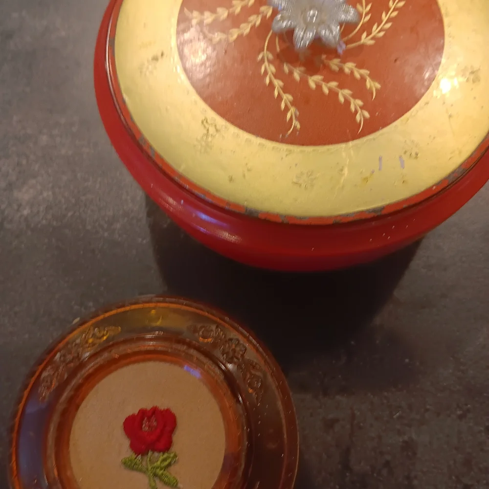 4 Vintage Powder jars. Collectible Avon vanity women's bathroom decor. Boho